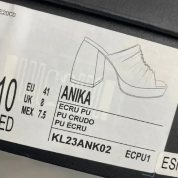 NWT Kenneth Cole New York Womens Anika Block Heels Slip On Sandals White Size 10 - Picture 4 of 4